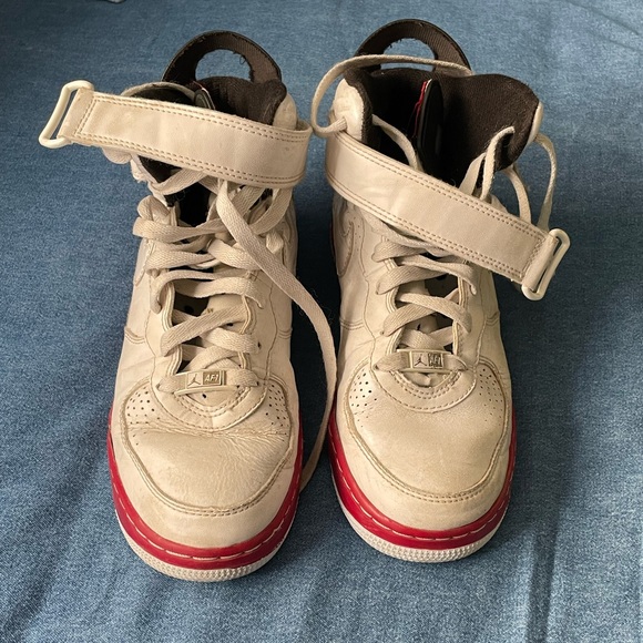 Youth Nike Jordan high tops - Picture 2 of 4